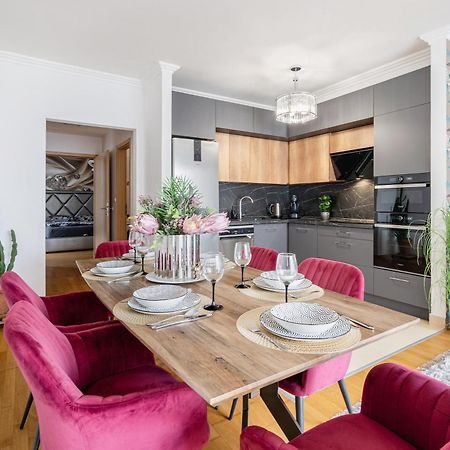 Penthouse Three Bedrooms, Three Balconies Apartment With Free Parking In Kiraly Street Будапеща Екстериор снимка