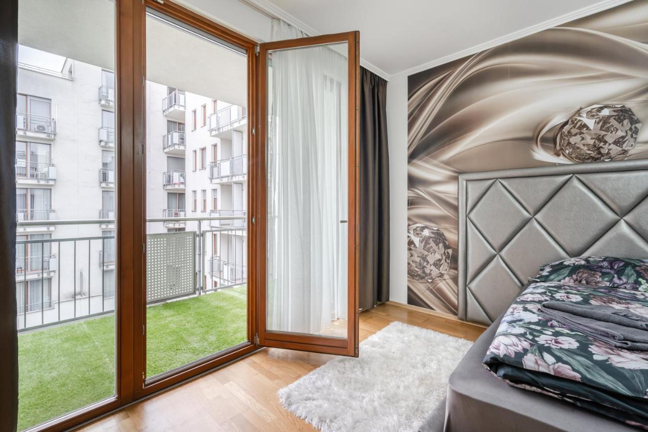 Penthouse Three Bedrooms, Three Balconies Apartment With Free Parking In Kiraly Street Будапеща Екстериор снимка