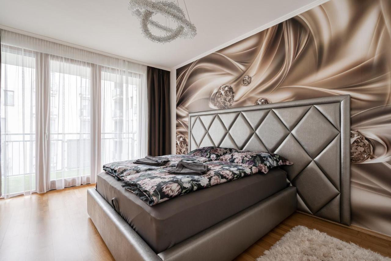 Penthouse Three Bedrooms, Three Balconies Apartment With Free Parking In Kiraly Street Будапеща Екстериор снимка