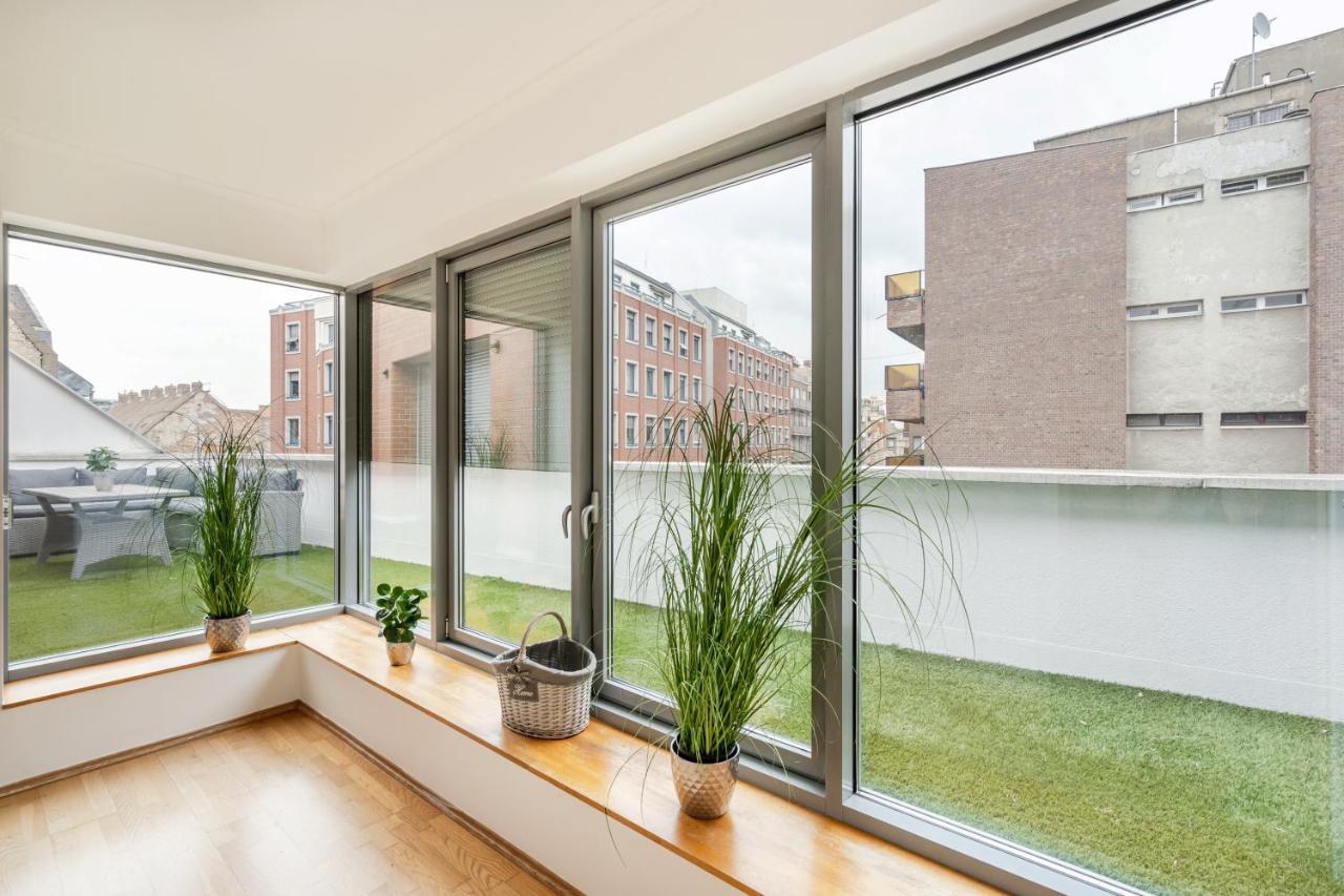 Penthouse Three Bedrooms, Three Balconies Apartment With Free Parking In Kiraly Street Будапеща Екстериор снимка