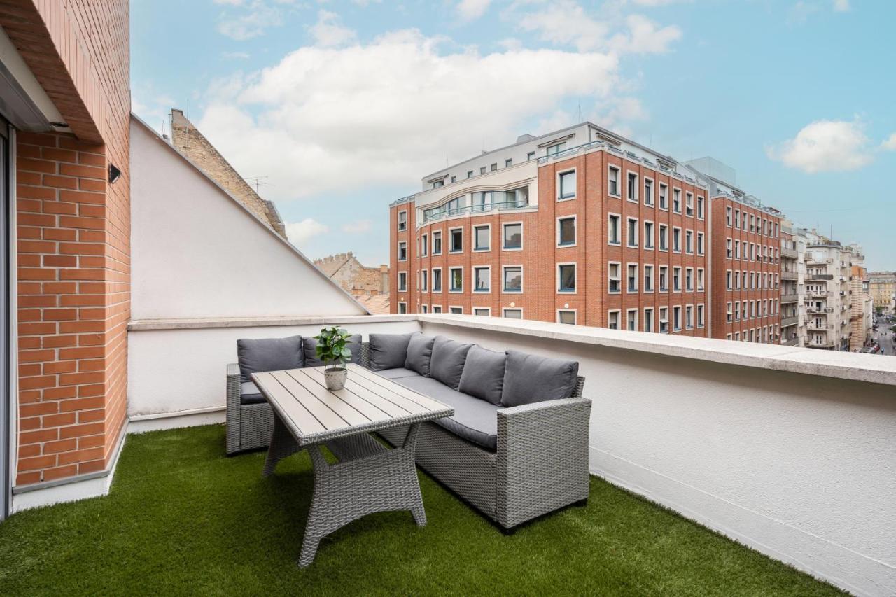 Penthouse Three Bedrooms, Three Balconies Apartment With Free Parking In Kiraly Street Будапеща Екстериор снимка