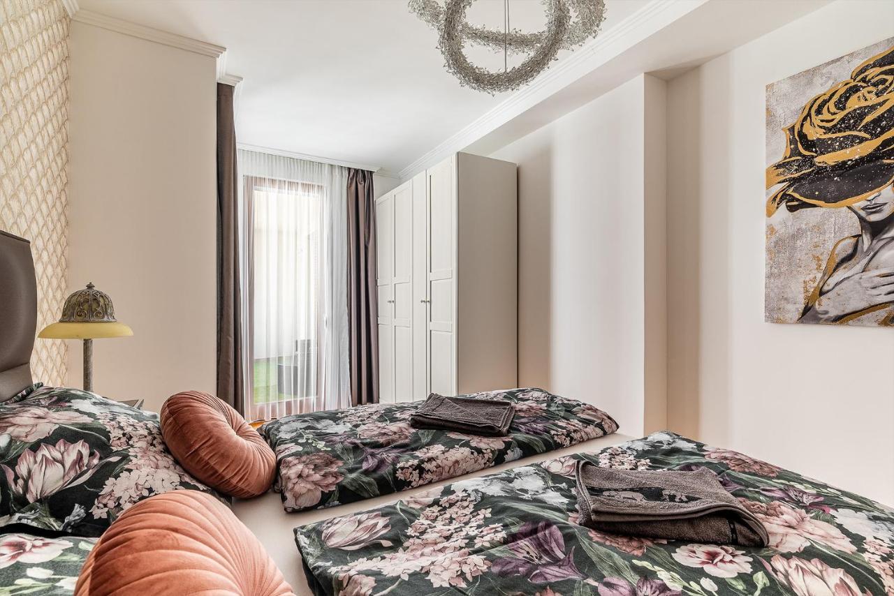 Penthouse Three Bedrooms, Three Balconies Apartment With Free Parking In Kiraly Street Будапеща Екстериор снимка