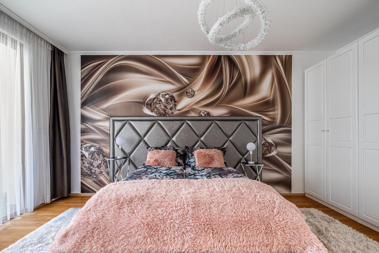 Penthouse Three Bedrooms, Three Balconies Apartment With Free Parking In Kiraly Street Будапеща Екстериор снимка