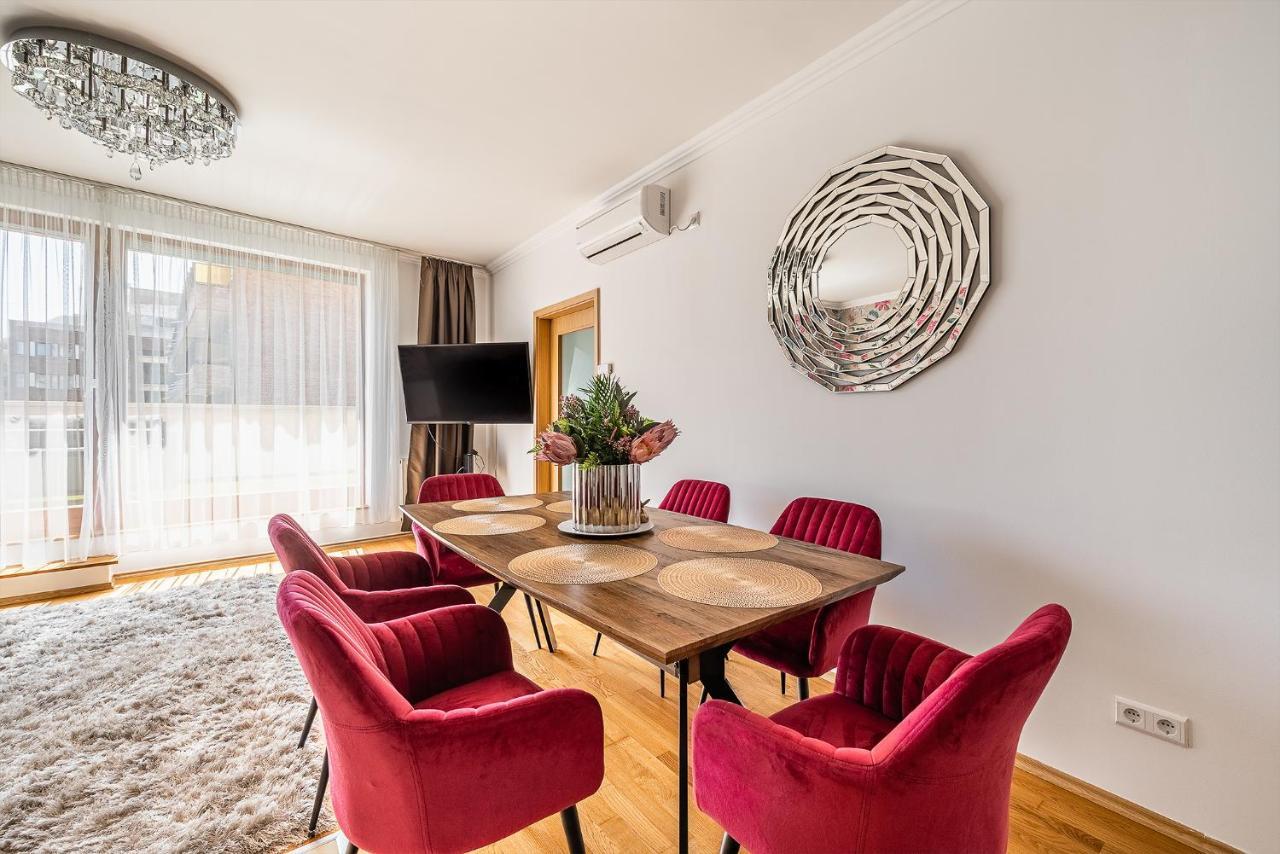 Penthouse Three Bedrooms, Three Balconies Apartment With Free Parking In Kiraly Street Будапеща Екстериор снимка