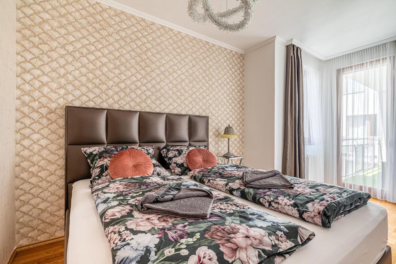 Penthouse Three Bedrooms, Three Balconies Apartment With Free Parking In Kiraly Street Будапеща Екстериор снимка