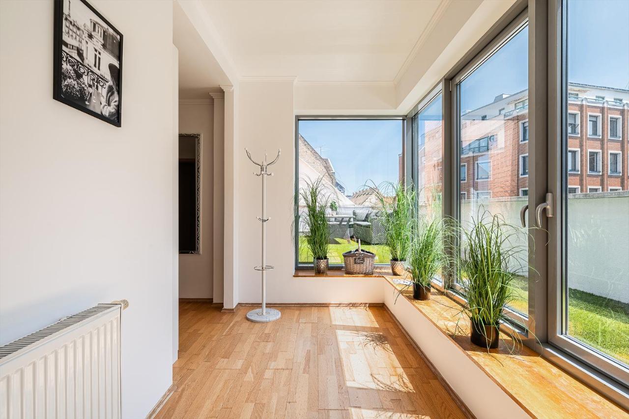 Penthouse Three Bedrooms, Three Balconies Apartment With Free Parking In Kiraly Street Будапеща Екстериор снимка