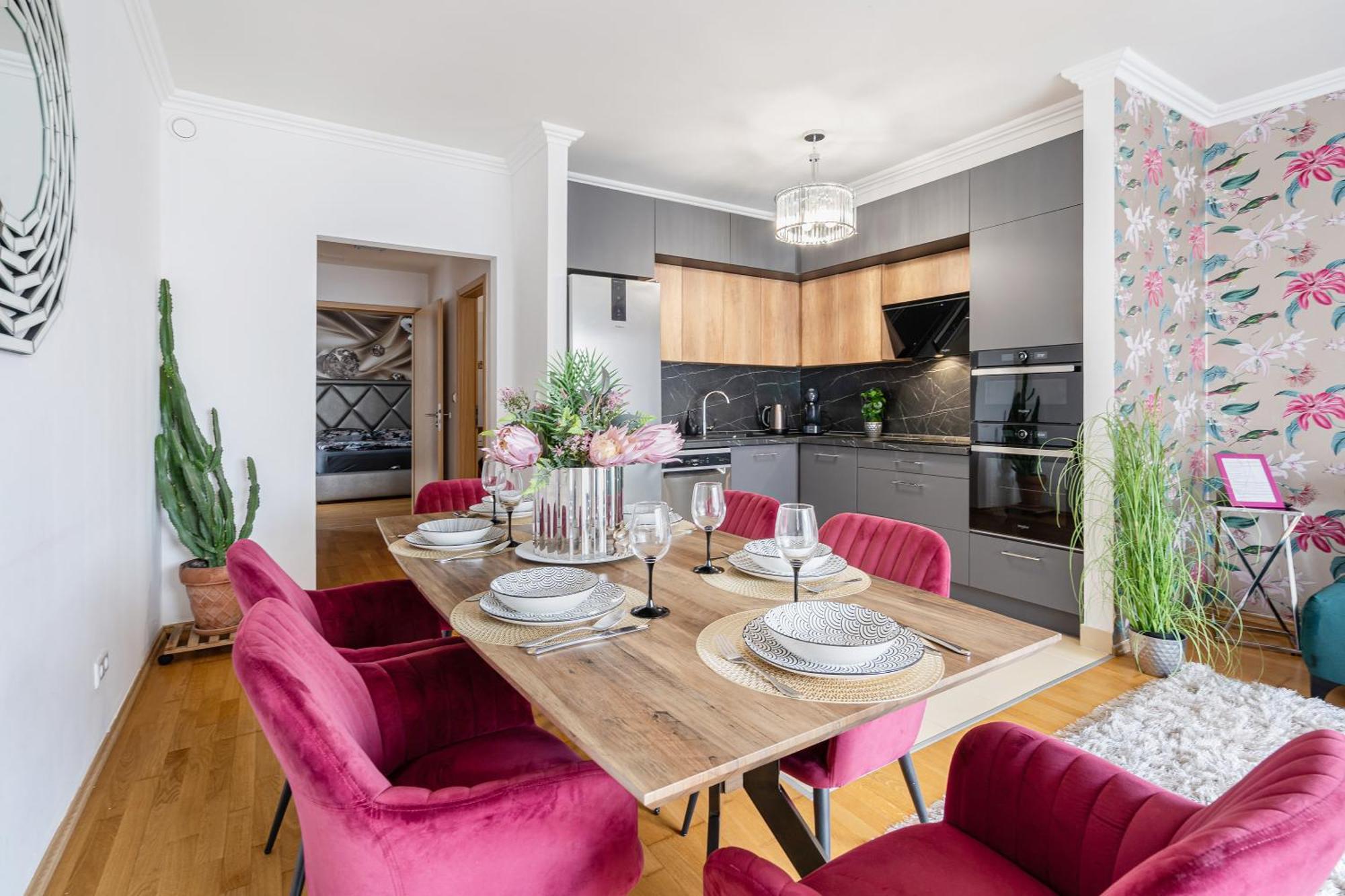Penthouse Three Bedrooms, Three Balconies Apartment With Free Parking In Kiraly Street Будапеща Екстериор снимка