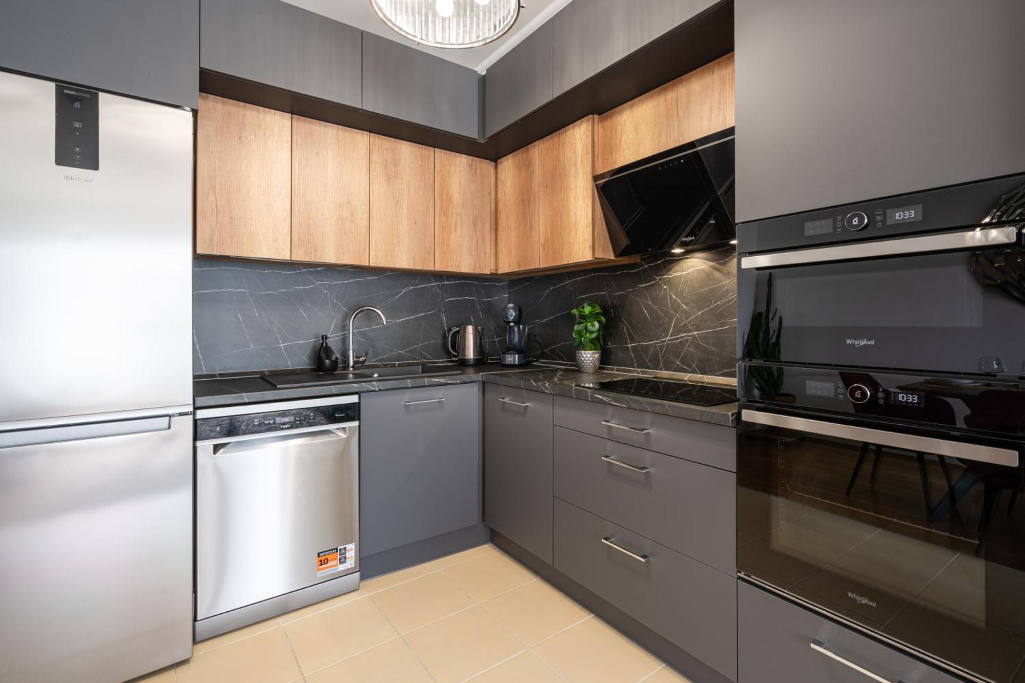 Penthouse Three Bedrooms, Three Balconies Apartment With Free Parking In Kiraly Street Будапеща Екстериор снимка